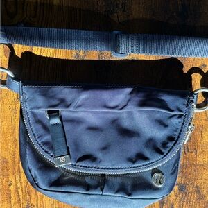 lululemon cross body bag